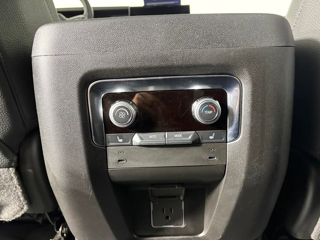 Used 2025 GMC Yukon XL Denali w/ Sun & Power Step Package image 29