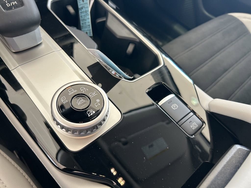 New 2026 Mitsubishi Outlander SE image 9