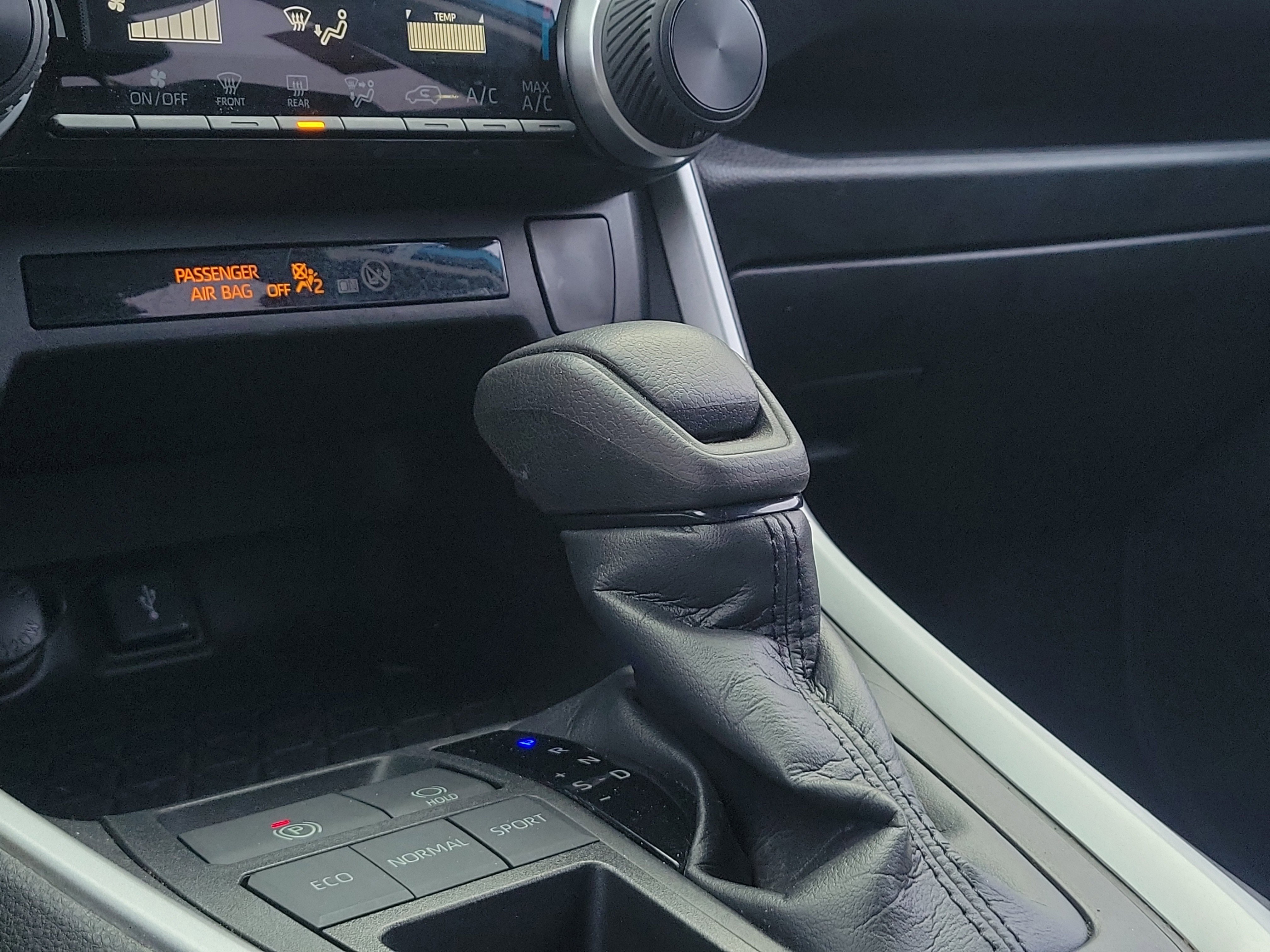 Used 2020 Toyota RAV4 LE image 30