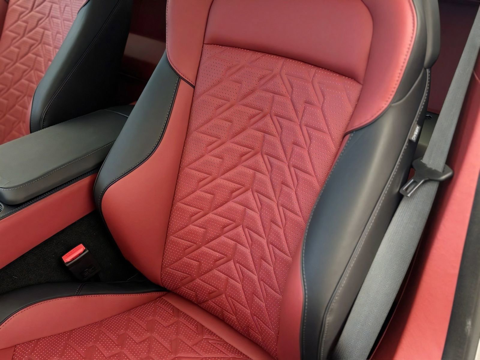 Used 2025 Aston Martin Vanquish RWD image 5