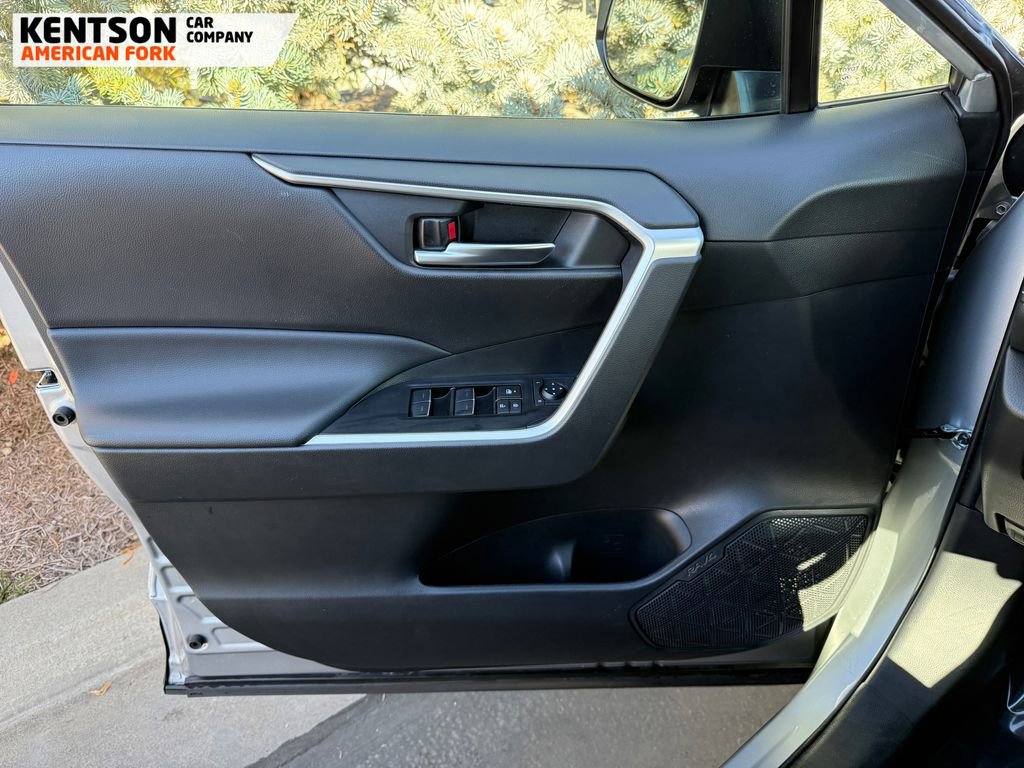 Used 2025 Toyota RAV4 XLE image 18