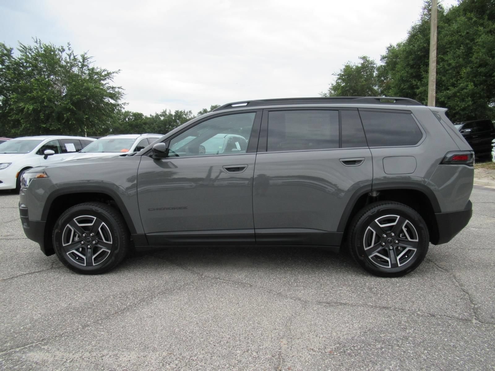 New 2026 Jeep Cherokee Laredo AWD/4WD image 4