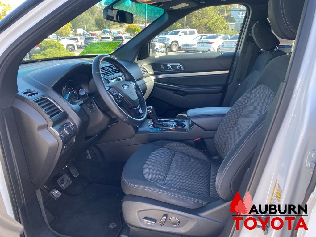 Used 2018 Ford Explorer XLT w/ Equipment Group 201A FWD image 34