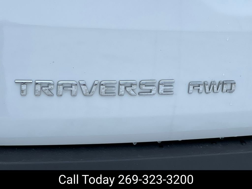 Certified 2023 Chevrolet Traverse LT w/ Rear Camera Mirror Package image 9