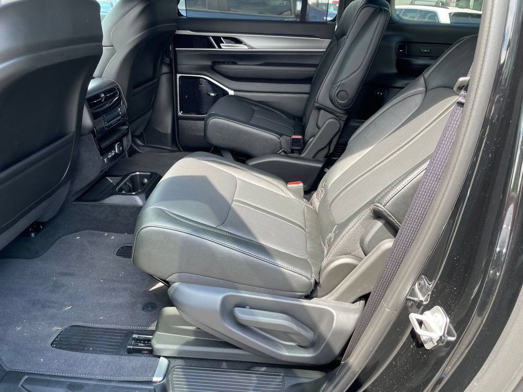 New 2026 Jeep Grand Wagoneer L Limited AWD/4WD image 14