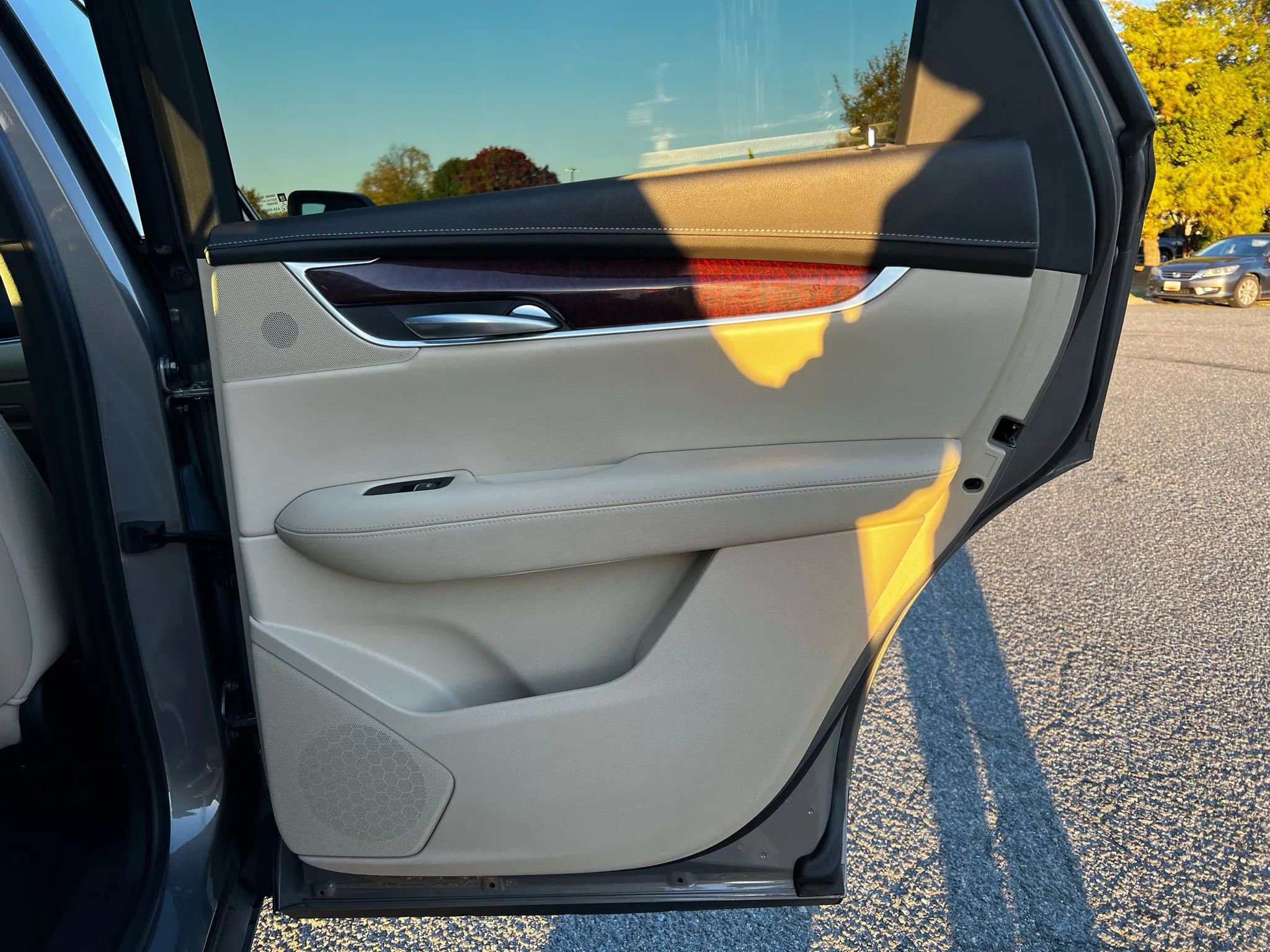 Used 2018 Cadillac XT5 Luxury w/ Driver Awareness Package image 23