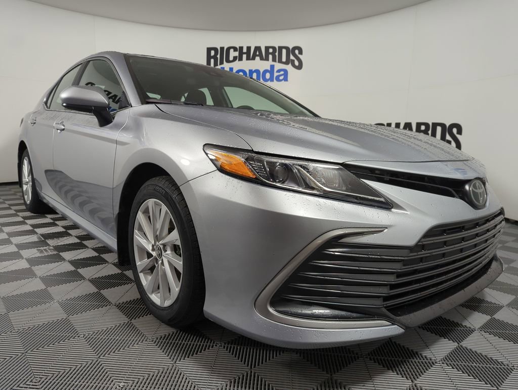 Used 2024 Toyota Camry LE image 6