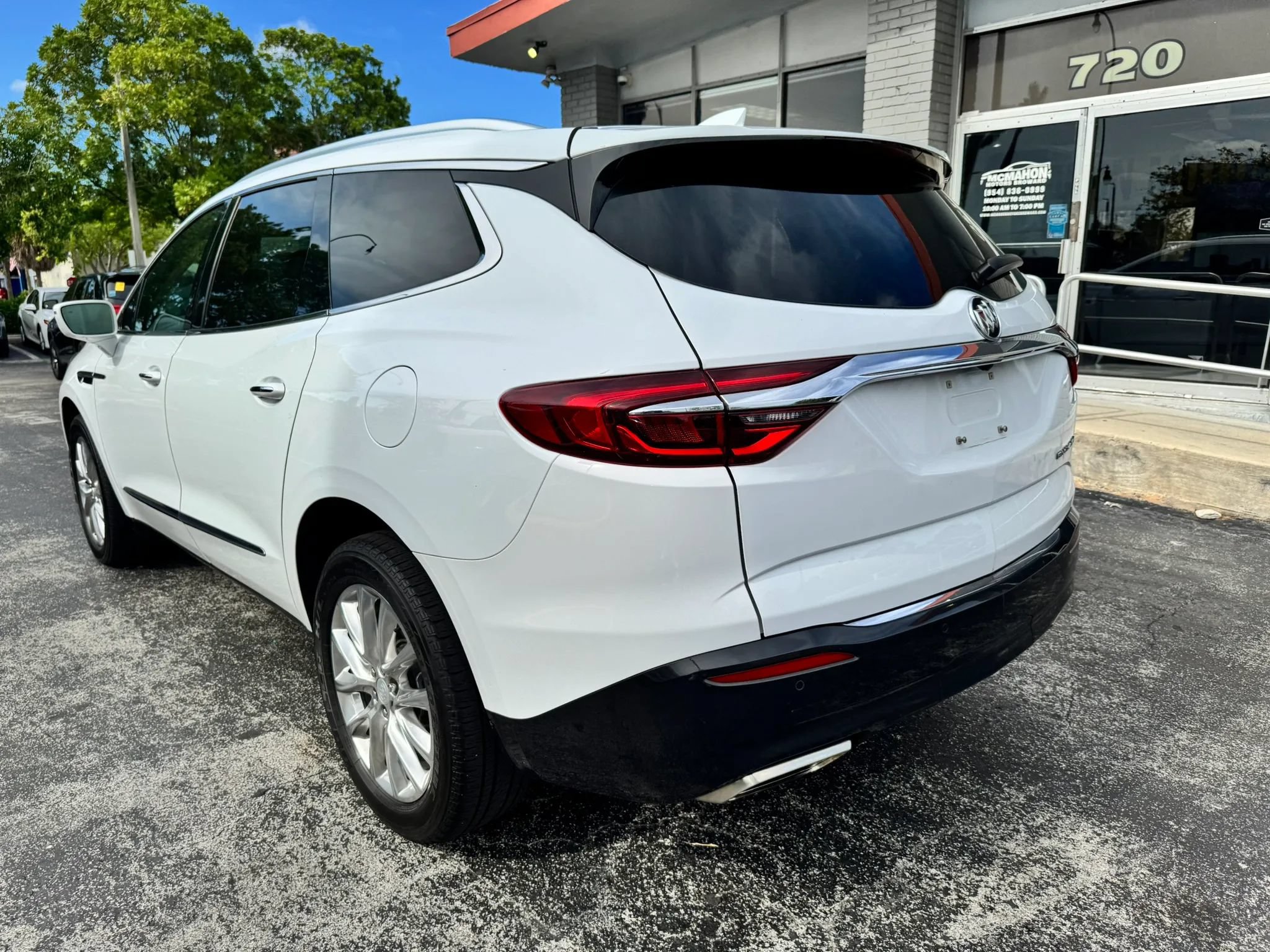 Used 2019 Buick Enclave Premium w/ Experience Buick Package FWD image 5