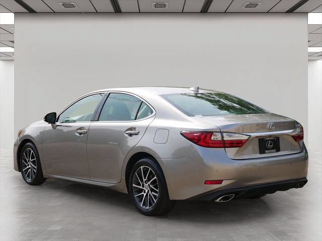 Used 2016 Lexus ES 350 w/ Premium Package w/Wood Trim FWD image 4