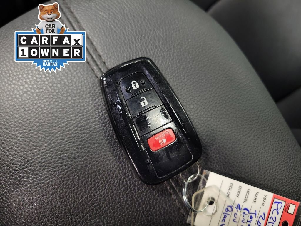 Used 2023 Toyota RAV4 XLE Premium image 17