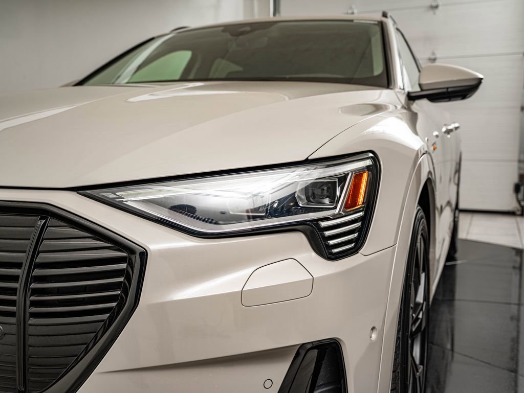Used 2021 Audi e-tron Premium w/ Convenience Plus Package AWD/4WD image 17