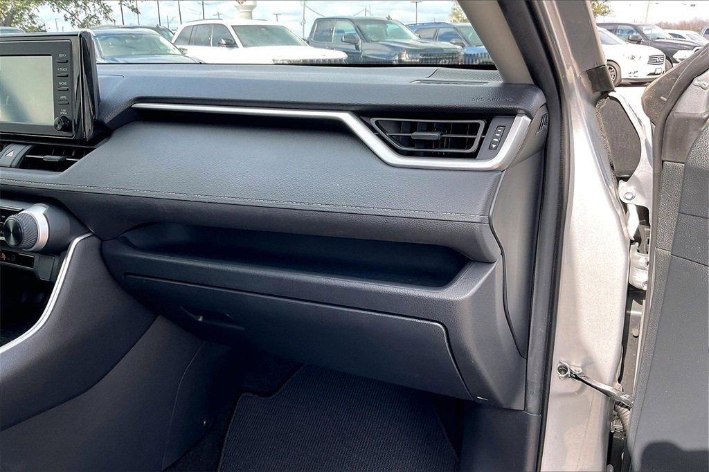 Used 2019 Toyota RAV4 LE image 23