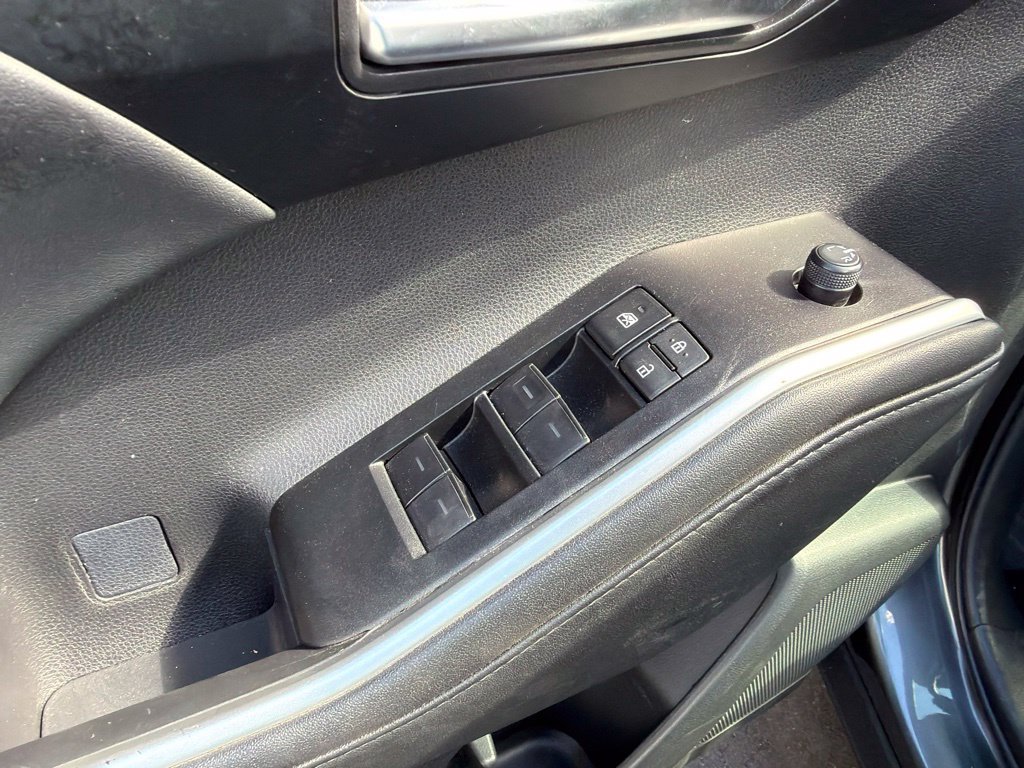 Used 2025 Toyota Highlander XLE FWD image 9