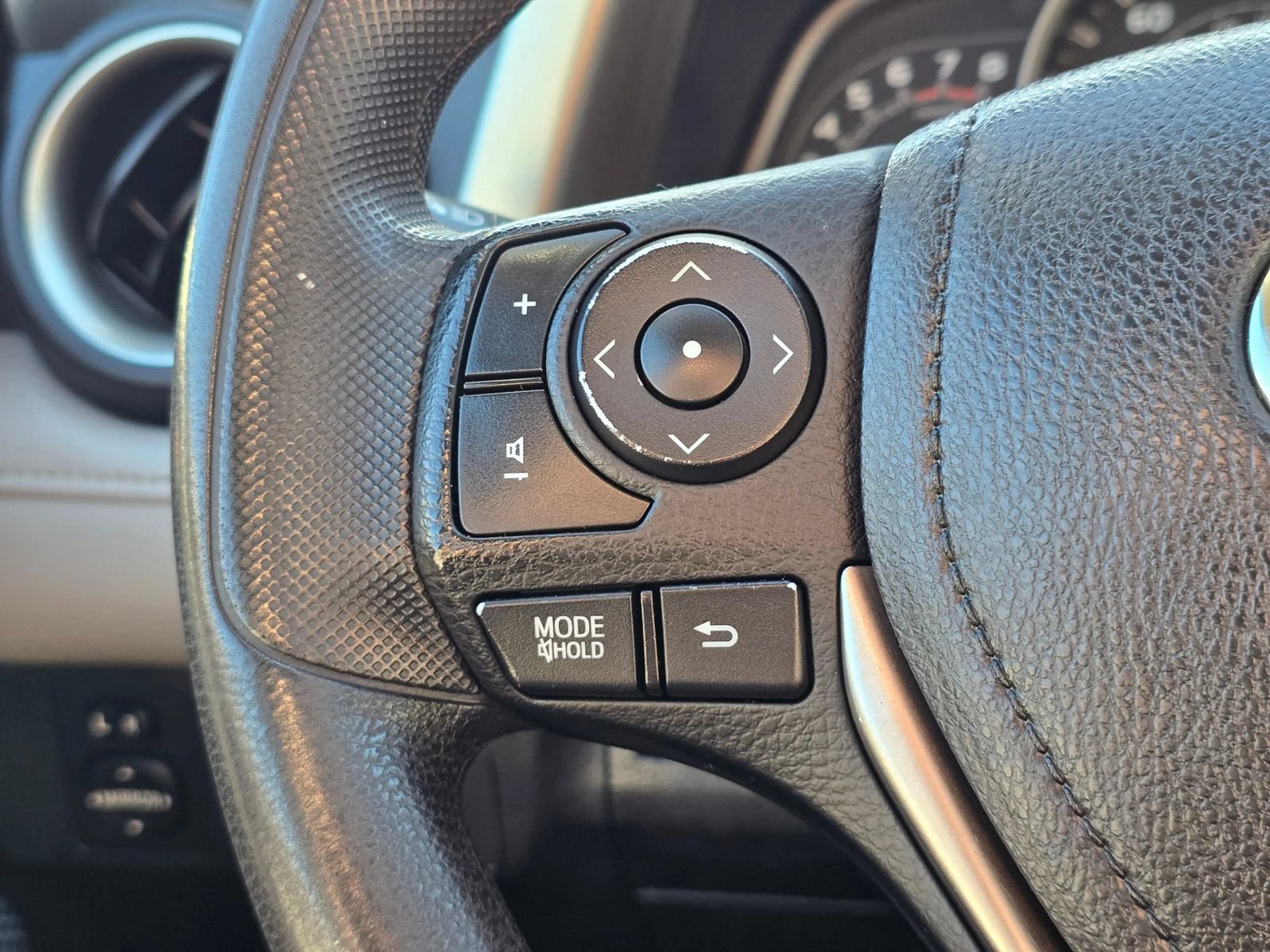 Used 2013 Toyota RAV4 XLE AWD/4WD image 25