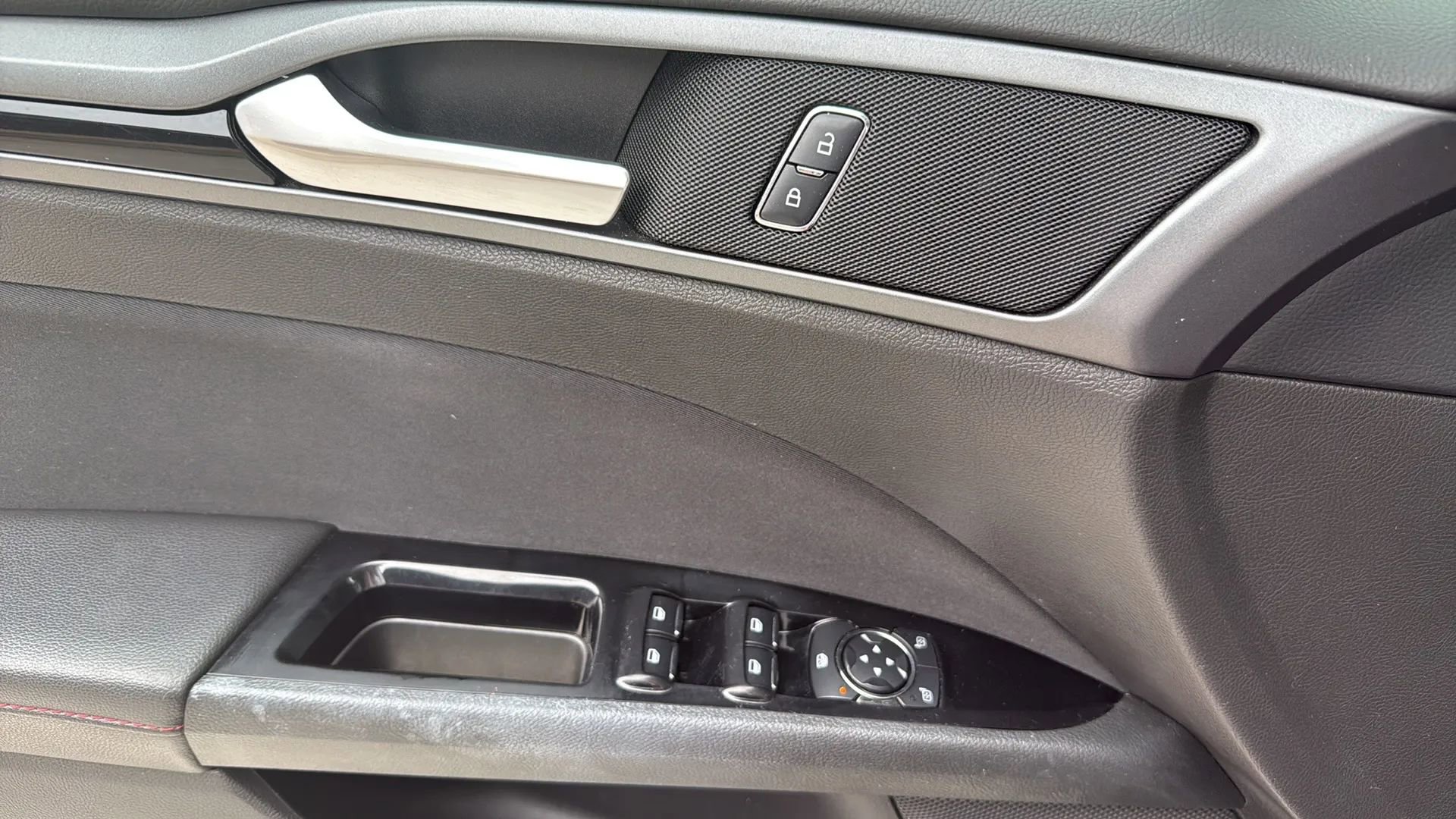 Used 2016 Ford Fusion SE FWD image 41