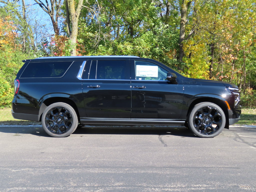 New 2027 Chevrolet Suburban High Country AWD/4WD image 2