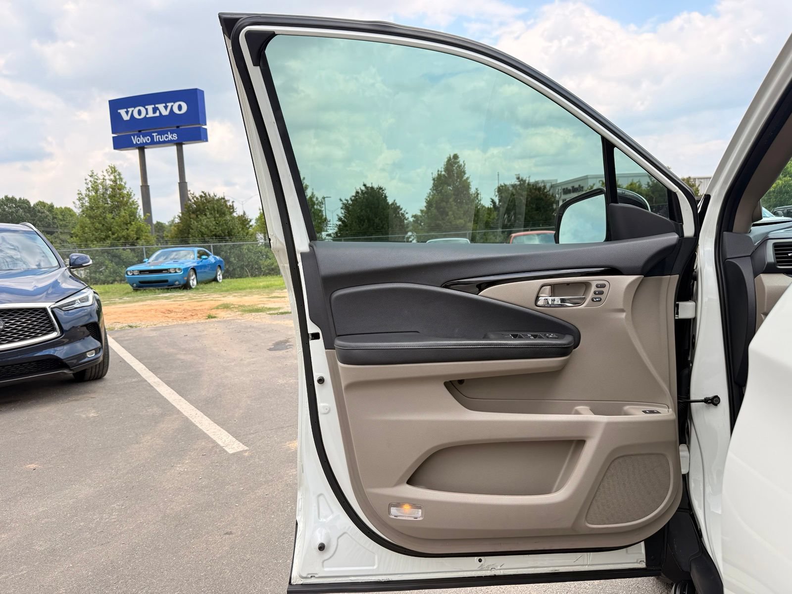 Used 2018 Honda Pilot Touring image 12