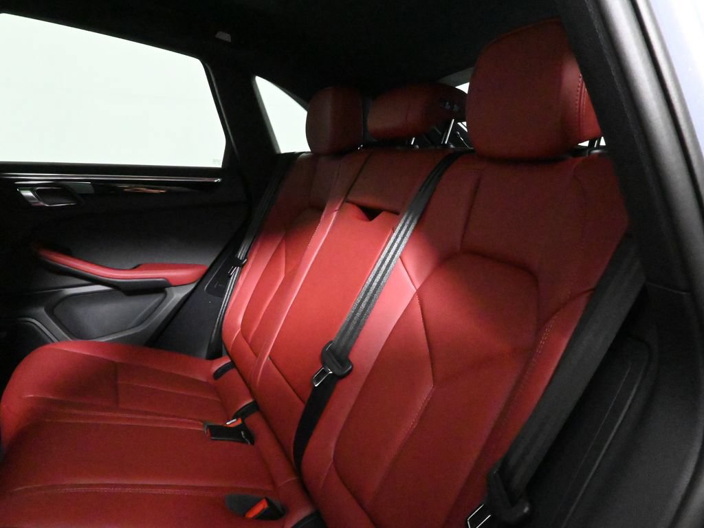 Used 2026 Porsche Macan AWD/4WD image 37