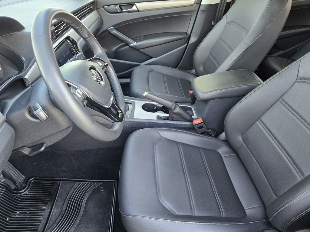 Used 2021 Volkswagen Passat 2.0T SE image 10