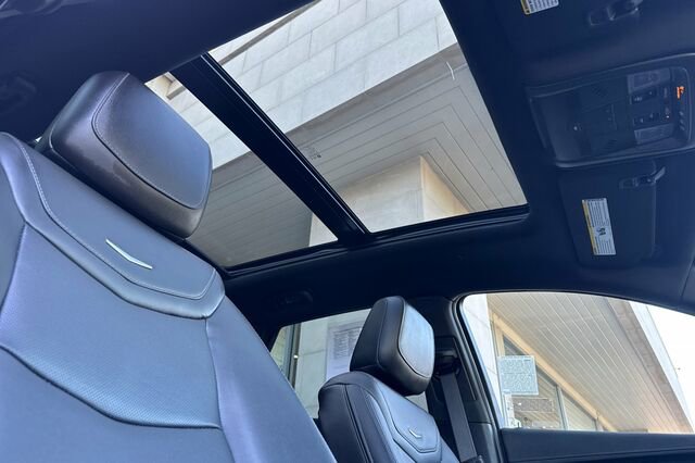 Used 2025 Cadillac XT5 Premium Luxury image 17