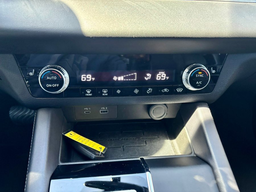 Used 2023 Mitsubishi Outlander SE image 27