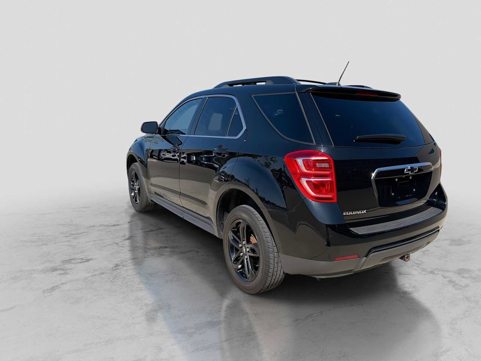 Used 2017 Chevrolet Equinox LT w/ Midnight Edition FWD image 4