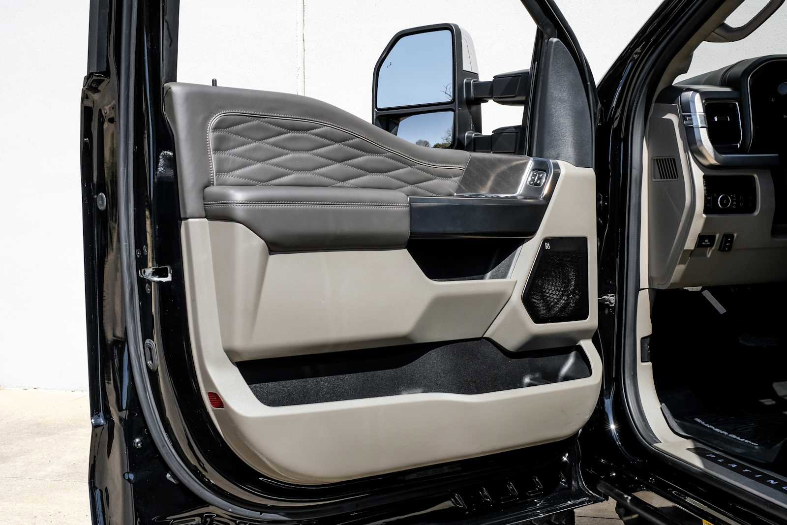 Used 2025 Ford F450 Platinum w/ Platinum Plus Package image 41