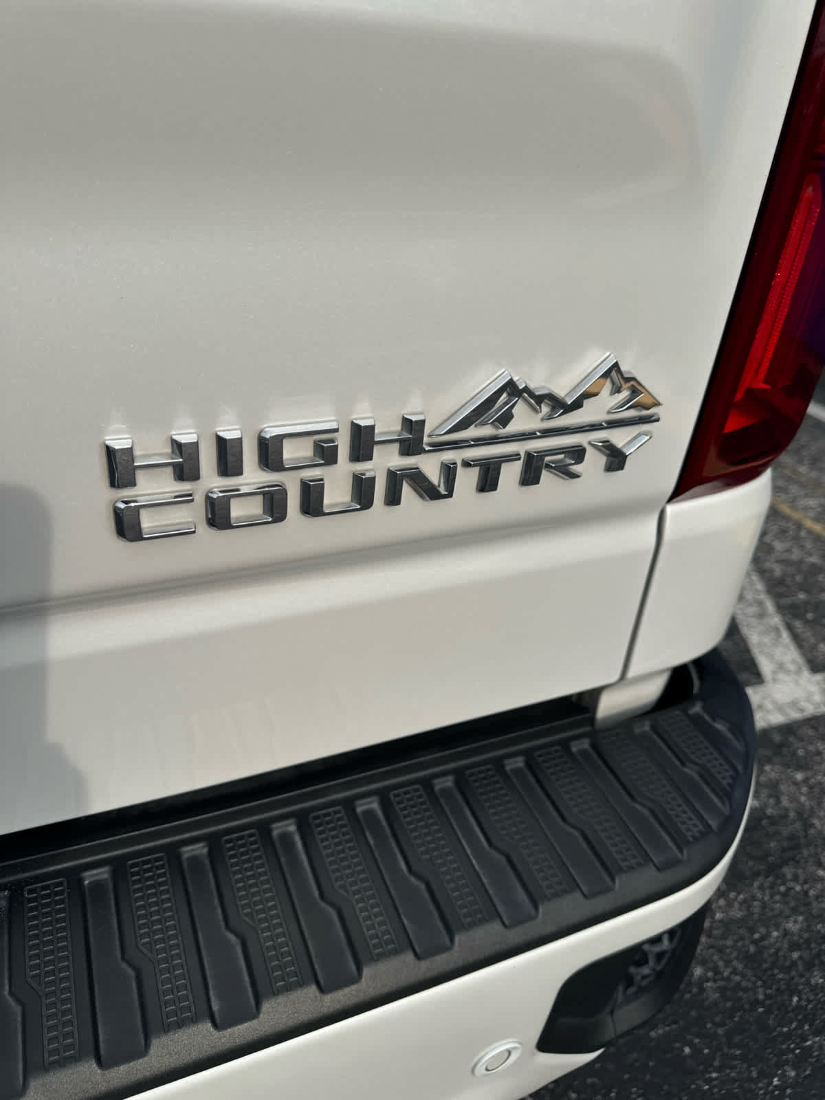 Used 2023 Chevrolet Silverado 1500 High Country w/ High Country Premium Package AWD/4WD image 7
