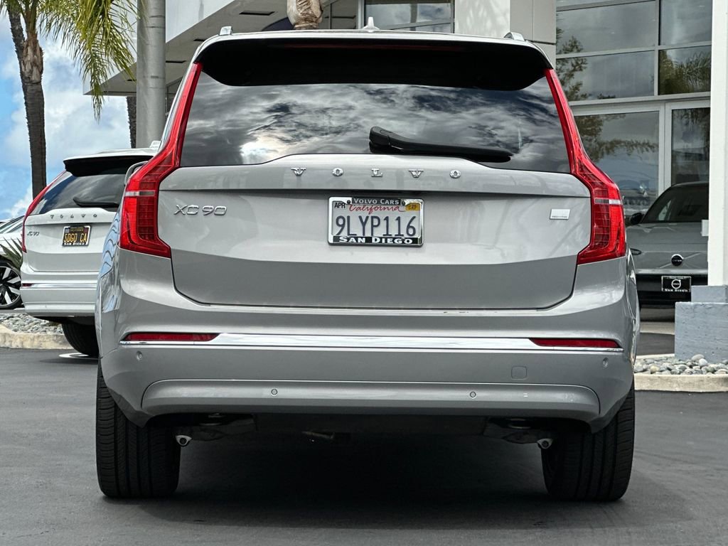 Certified 2024 Volvo XC90 T8 Plus AWD/4WD image 4
