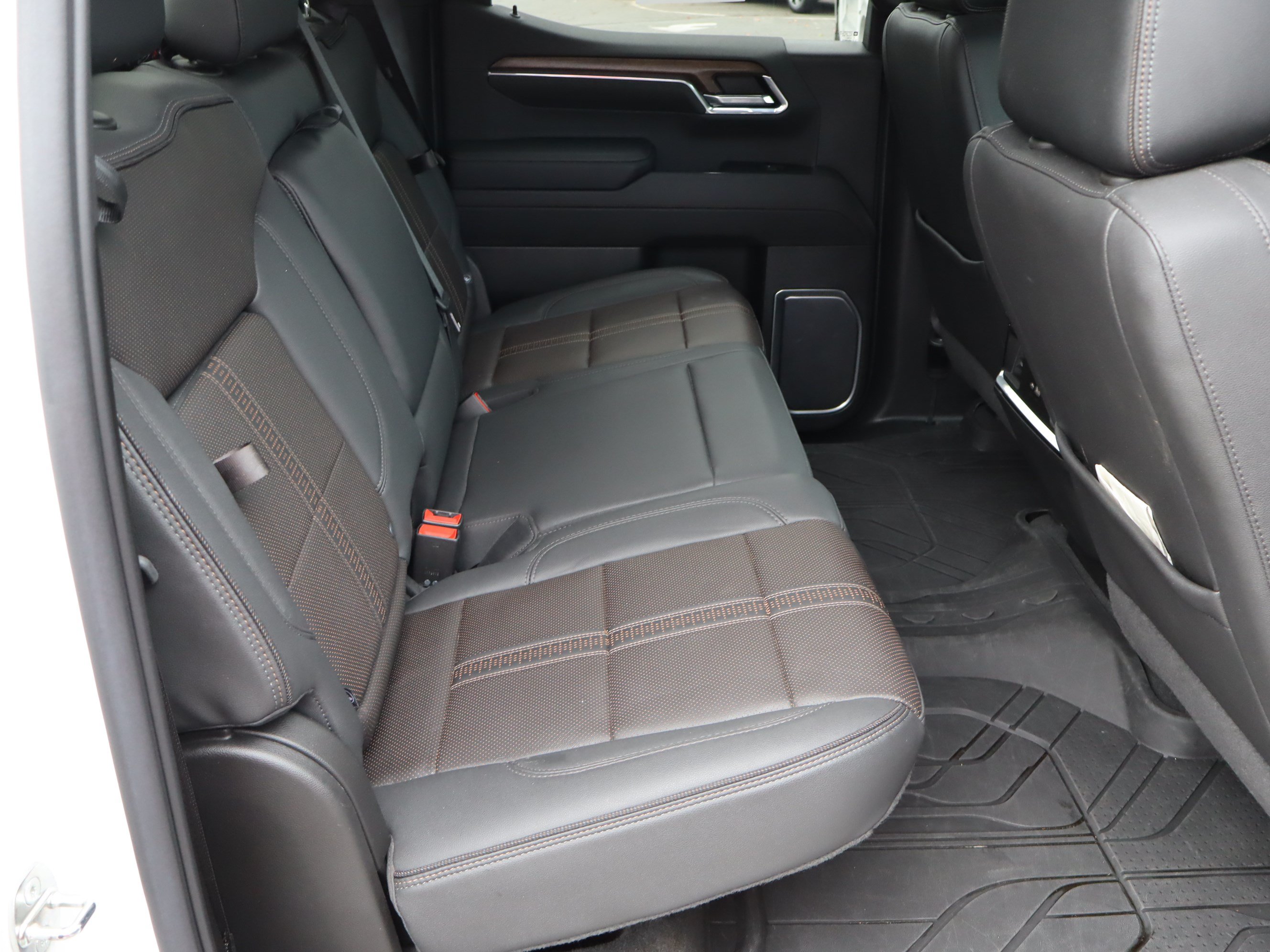 Used 2023 Chevrolet Silverado 1500 High Country w/ High Country Premium Package AWD/4WD image 37
