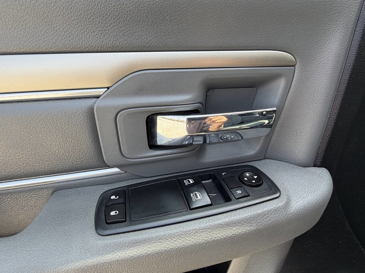 Used 2014 RAM 3500 SLT image 10