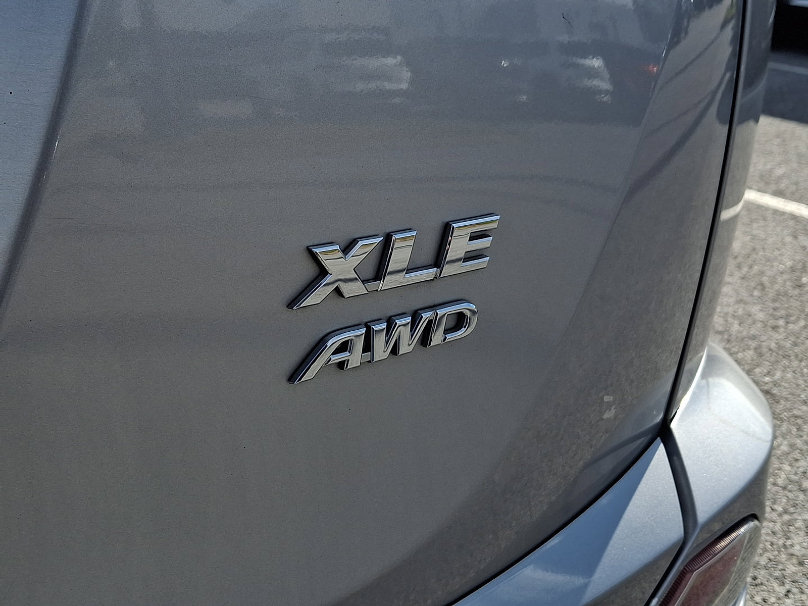 Used 2018 Toyota RAV4 XLE image 30