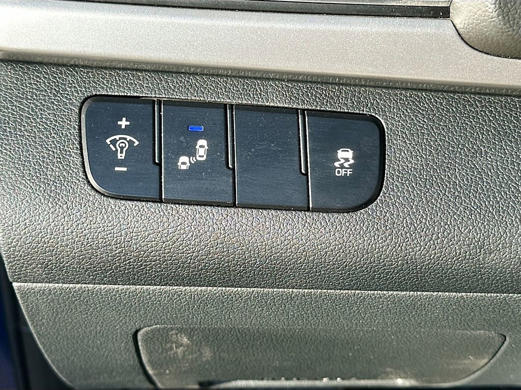 Used 2017 Hyundai Elantra Limited FWD image 10