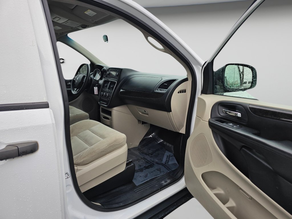 Used 2014 RAM C/V Tradesman FWD image 33