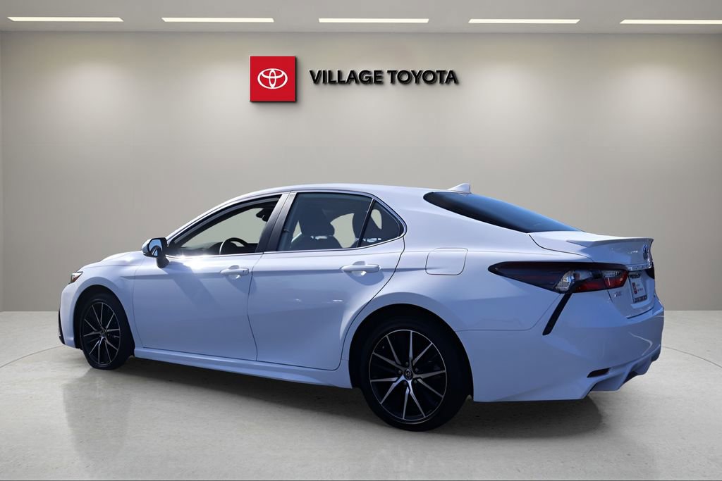 Certified 2023 Toyota Camry SE image 3
