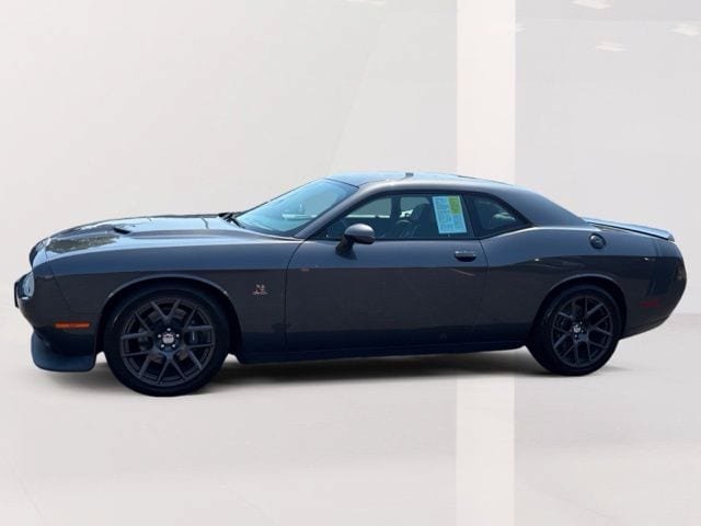 Used 2016 Dodge Challenger R/T Scat Pack w/ Leather Interior Group RWD image 2