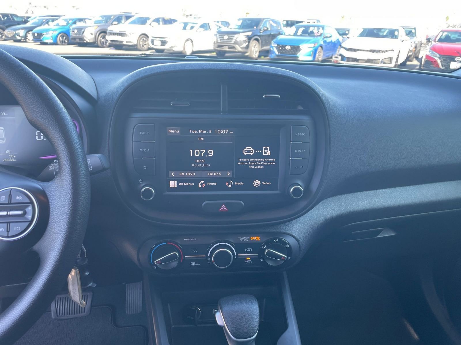 Used 2025 Kia Soul LX w/ LX Technology Package FWD image 17