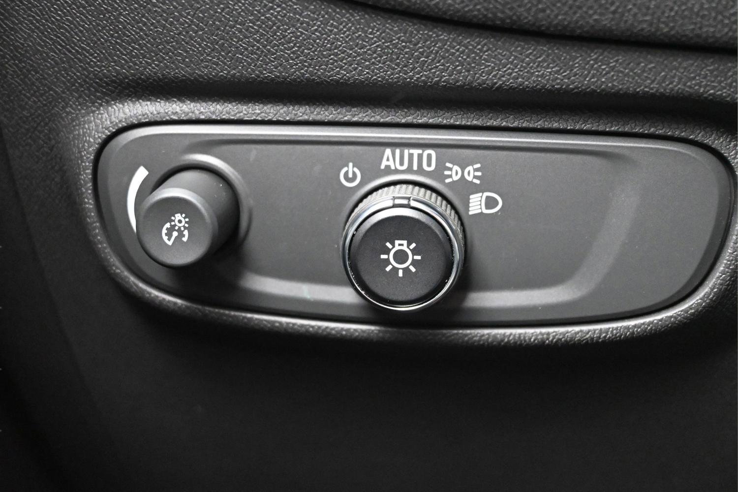 Used 2022 Chevrolet Equinox LS image 23
