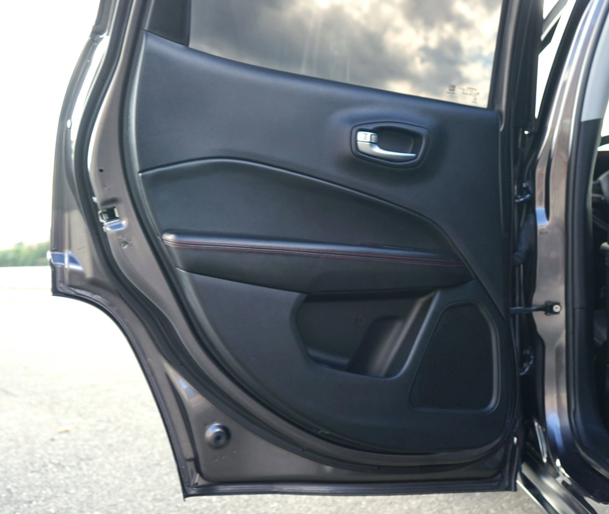 Used 2018 Jeep Compass Trailhawk image 32