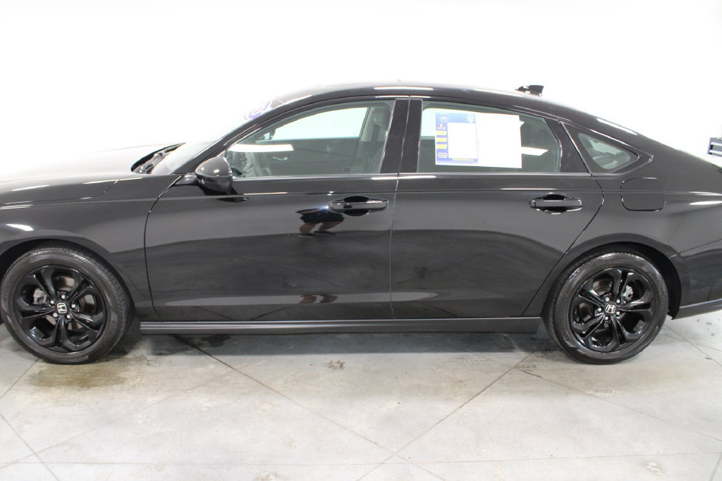 Used 2025 Honda Accord SE image 6