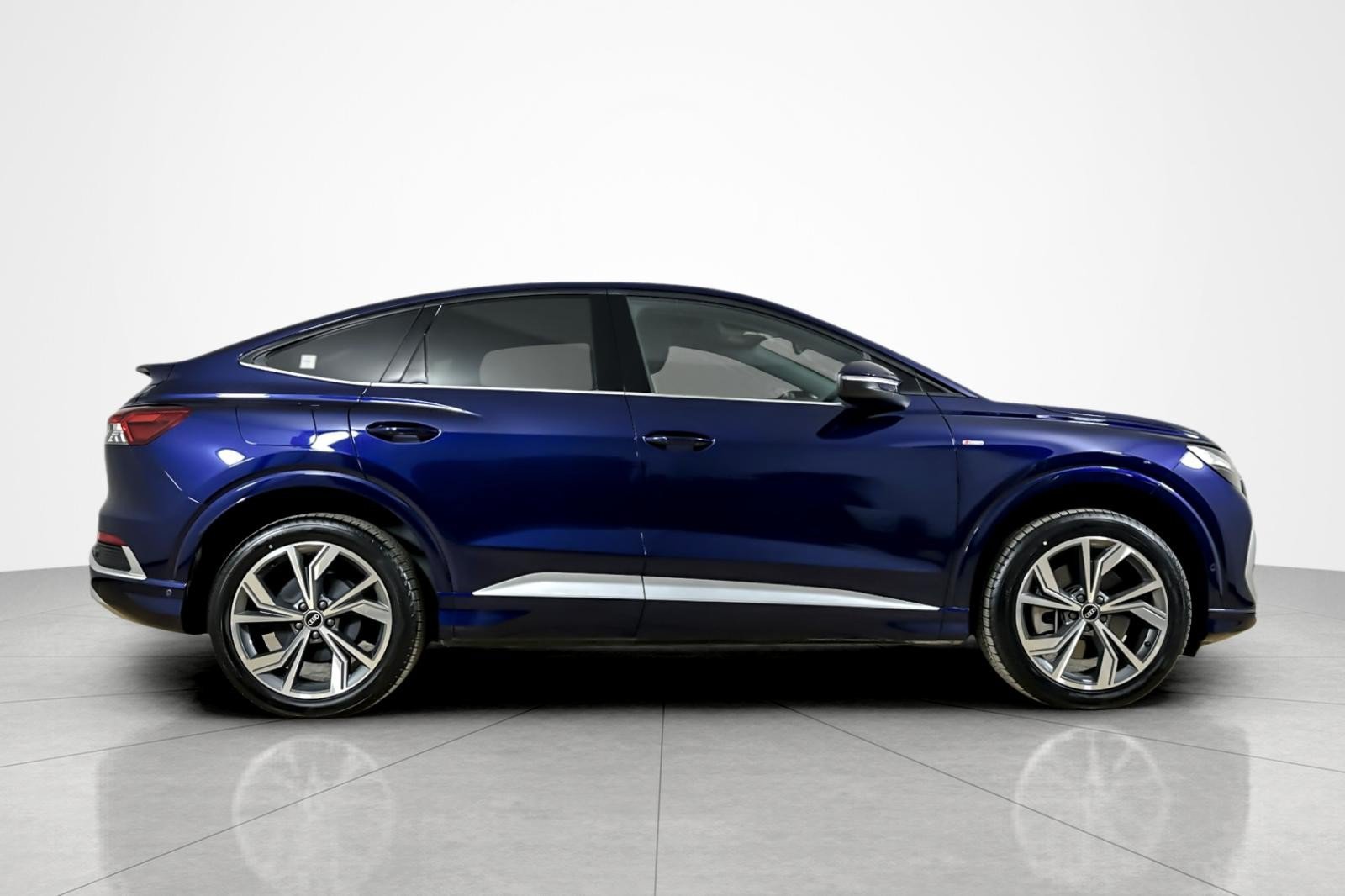 Certified 2023 Audi Q4 e-tron Premium Plus w/ Premium Plus AWD/4WD image 6