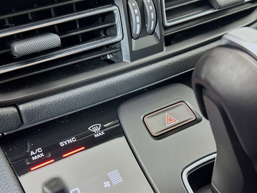 Certified 2025 Porsche Macan image 18