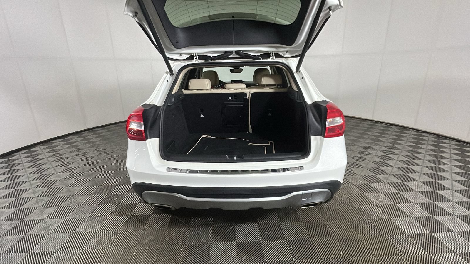 Used 2019 Mercedes-Benz GLA 250 4MATIC image 25