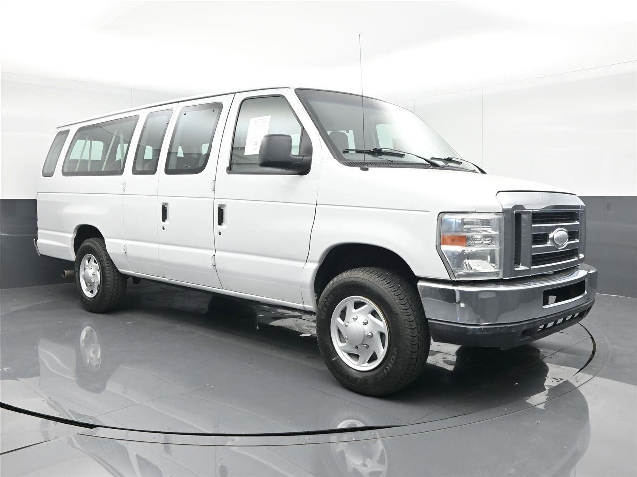 Used 2014 Ford E-350 and Econoline 350 XLT RWD image 3