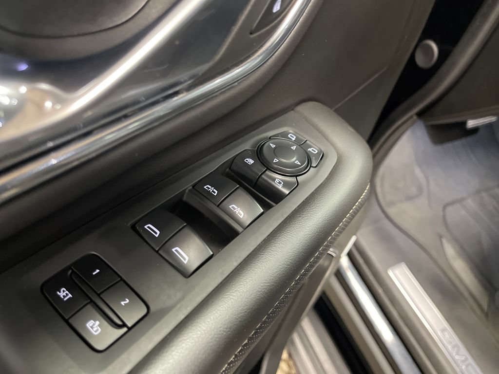 Used 2024 GMC Yukon XL SLT w/ SLT Luxury Package AWD/4WD image 16