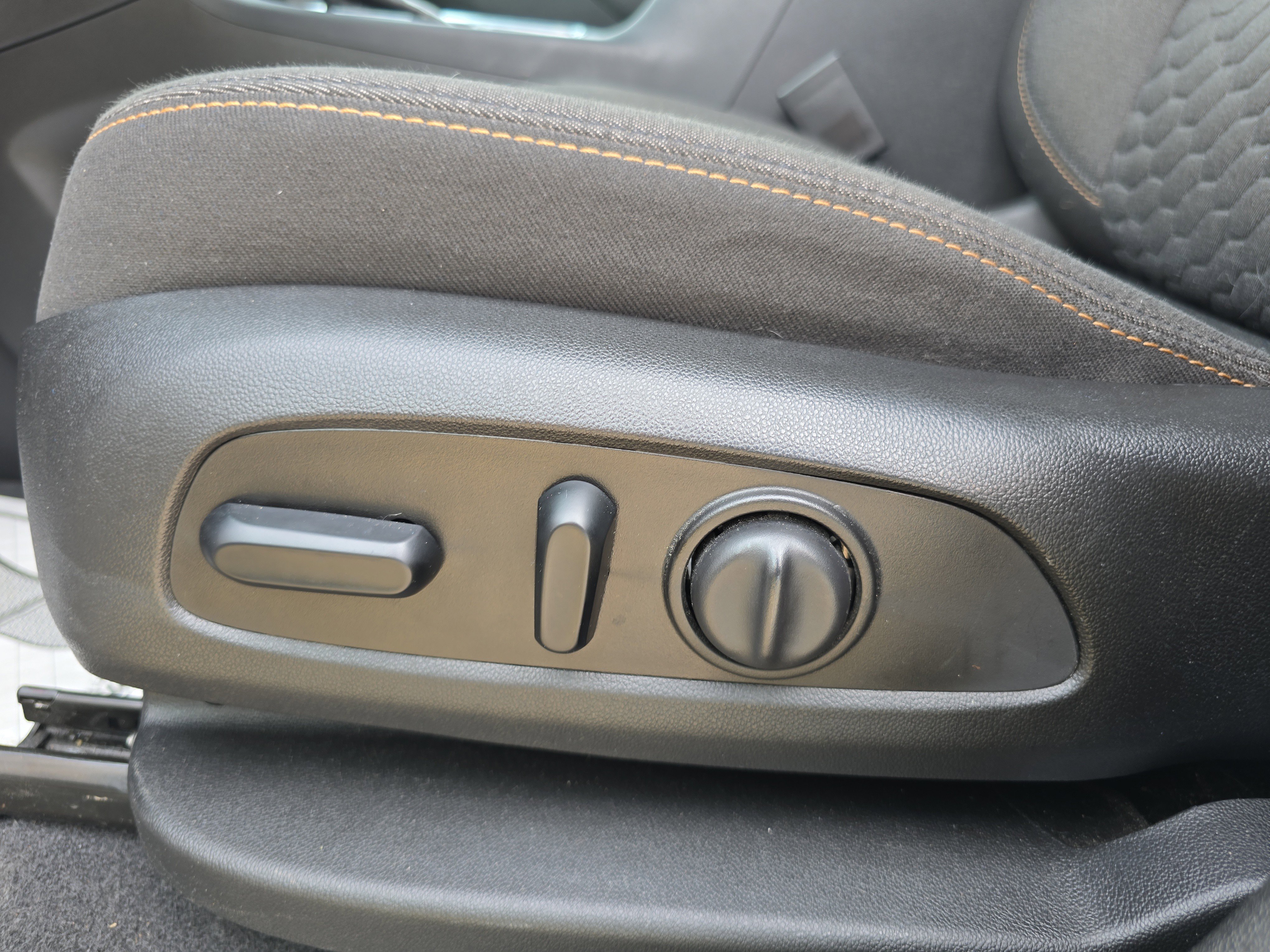 Used 2021 Chevrolet Equinox LT w/ LPO, Cargo Package image 13