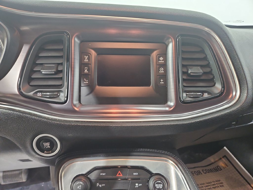 Used 2016 Dodge Challenger SXT w/ Driver Convenience Group RWD image 19