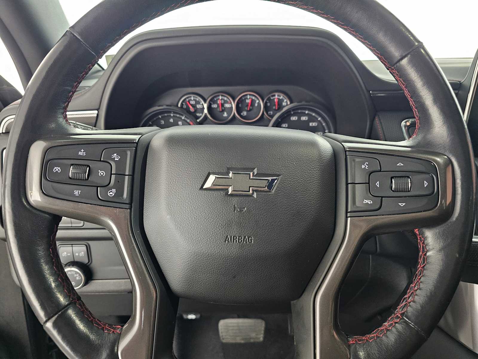 Used 2021 Chevrolet Suburban RST w/ Luxury Package image 25