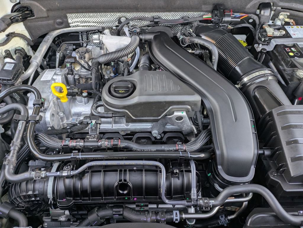Certified 2025 Volkswagen Taos SE FWD image 24