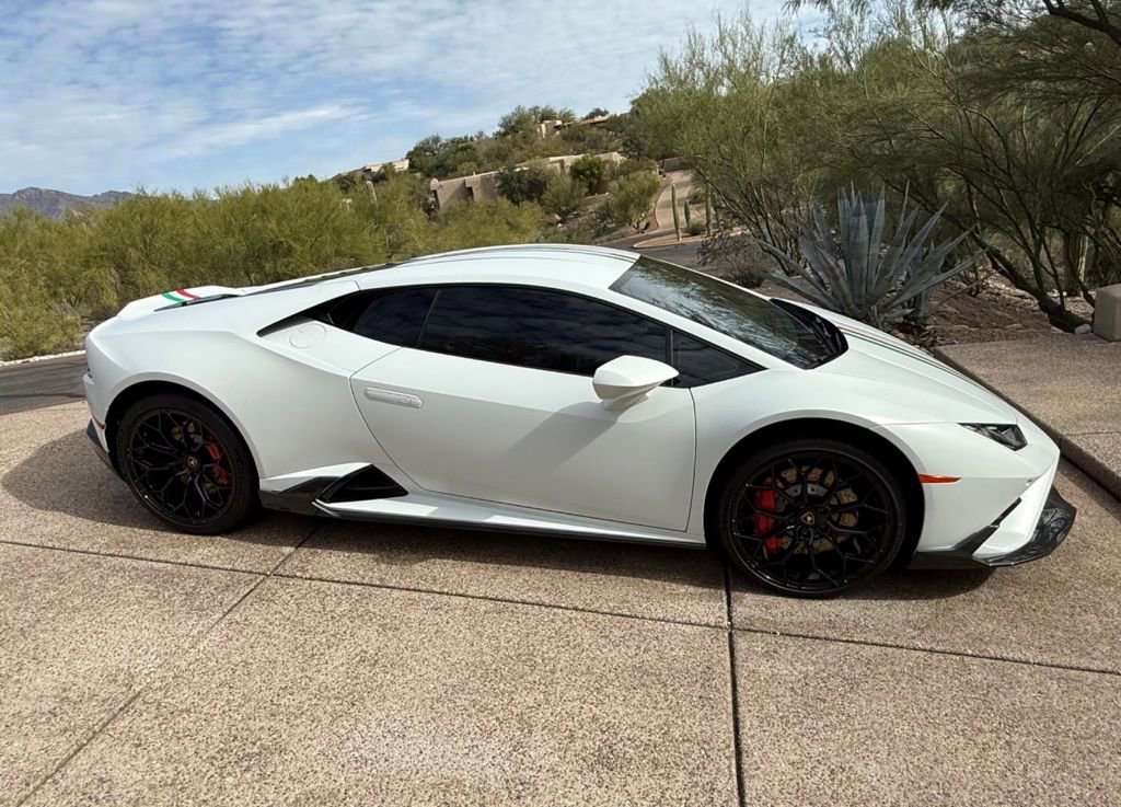 Used 2021 Lamborghini Huracan EVO RWD image 5